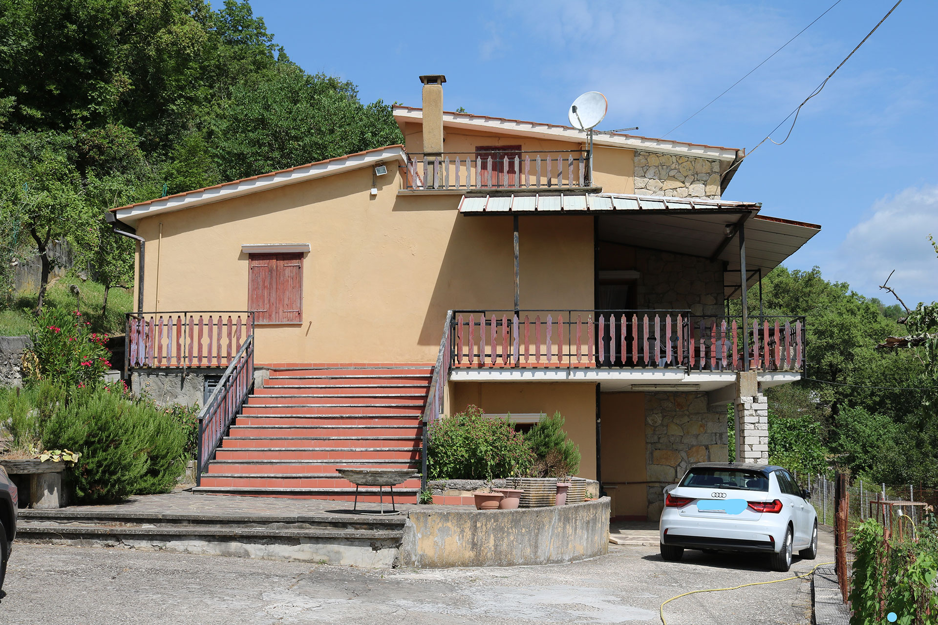 Vendesi Villa Indipendente a Sambuci (RM)